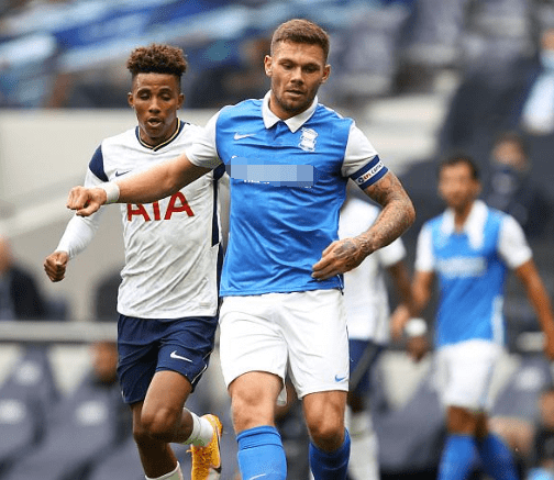 海港夺冠历程：上半程排第4，对BIG4仅取1分；下半程11胜2平2负（海港问鼎之路：前半程第4、对BIG4仅1分；后半程11胜2平2负）