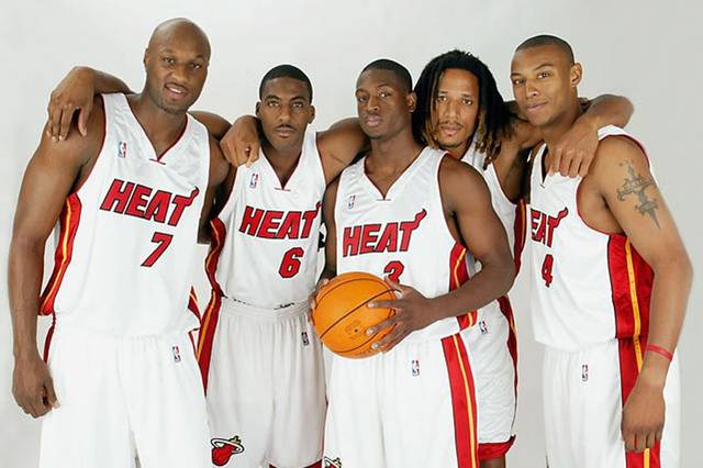 皇马本泽马梅开二度助球队获胜（本泽马双响，助皇马取胜）