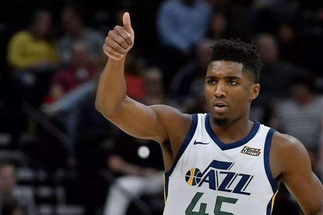 首秀惊艳！江苏外援爱德华兹&亨特合砍51分（江苏双外援首战发威：爱德华兹与亨特合砍51分）