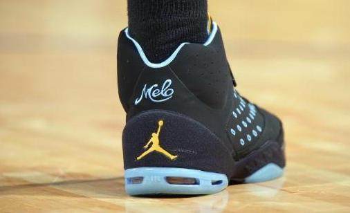 国米肠子悔青了吧？米兰700万投资蜡笔，收益直指联赛冠军（米兰700万押注蜡笔直指联赛桂冠，国米追悔莫及）