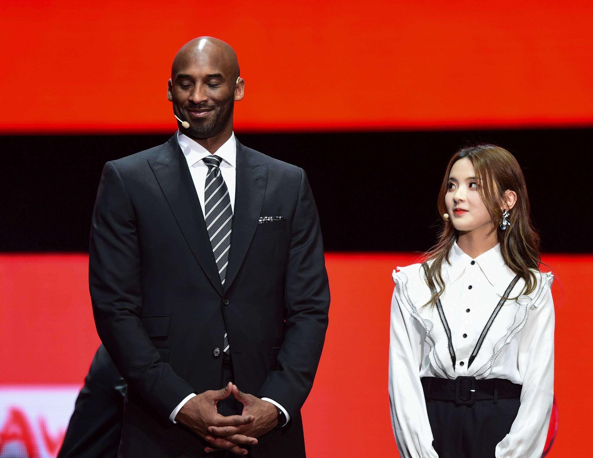 太犀利！看当年和中国男篮对阵时的闪电侠韦德（锋芒毕露！重温韦德当年对阵中国男篮的闪电表现）