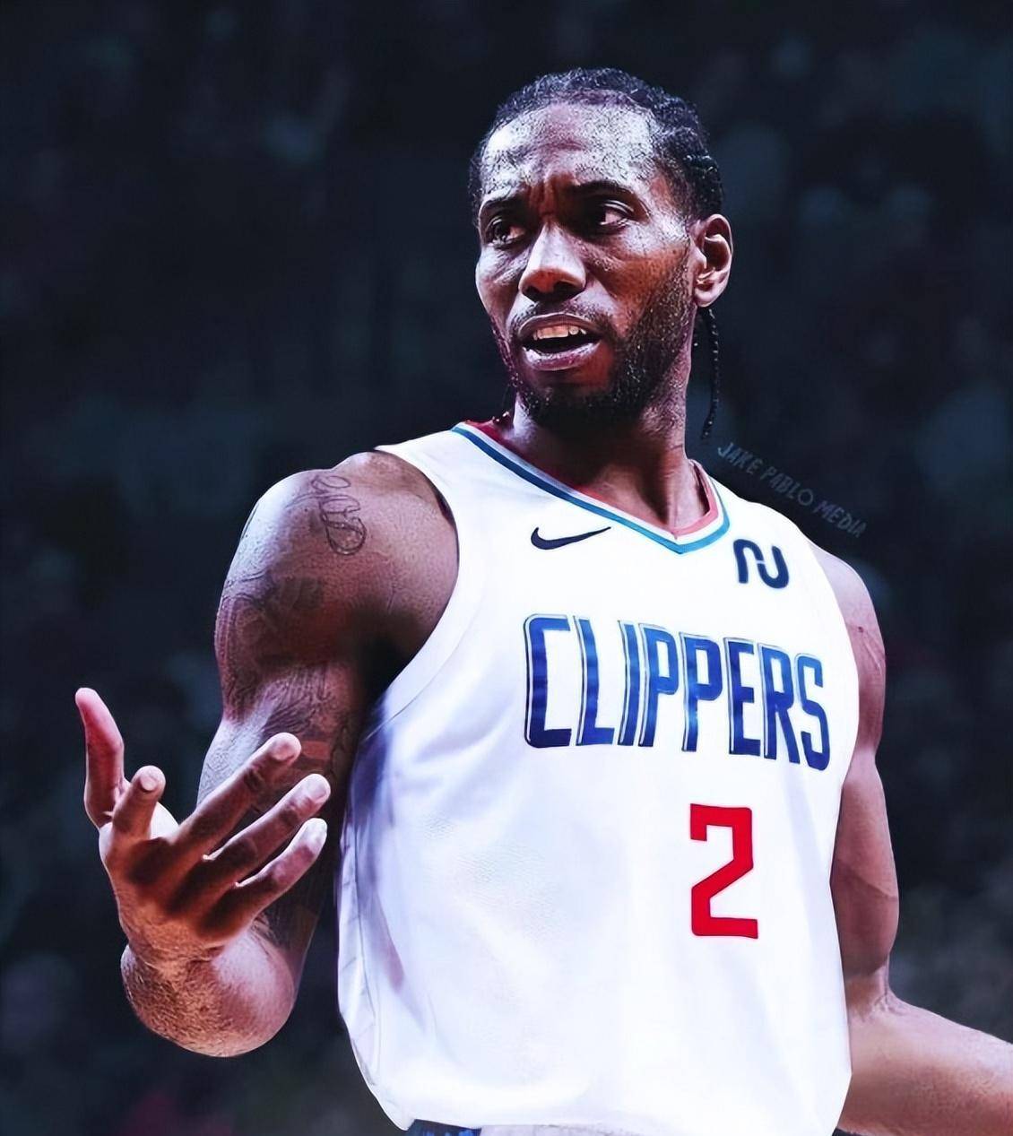 皇家马德里更衣室的紧张局势，意外缺席：“这真是个烂借口！”（皇马更衣室火药味升级，突发缺席引爆不满：“这借口太烂了！”）