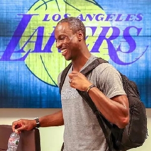 广东男篮防守稳固力克上海（广东男篮以稳固防守击退上海）